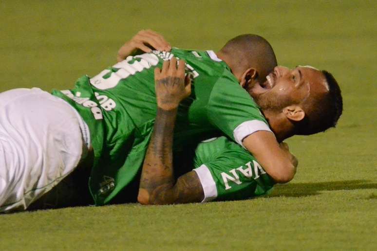 Leandro Pereira comemora gol pela Chapecoense