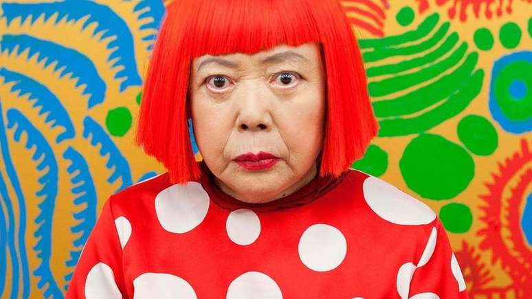 Yayoi Kusama superou trauma infantil, preconceitos e um transtorno mental antes de se tornar uma sensação mundial