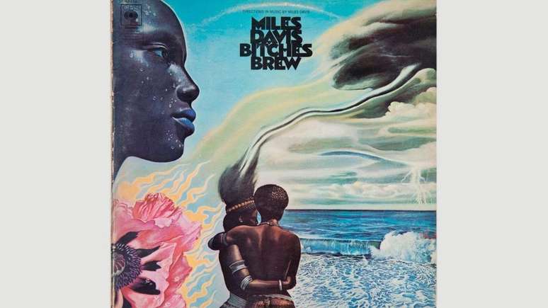 Mati Klarwein fez a capa do álbum Bitches Brew de Miles Davis, um exemplo clássico das imagens psicodélicas de capas de discos (Crédito: Alamy)