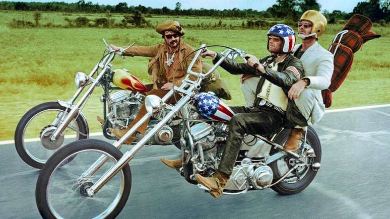 Peter Fonda, Jack Nicholson e Dennis Hopper estrelaram no filme in Easy Rider, que mostra uma viagem de ácido