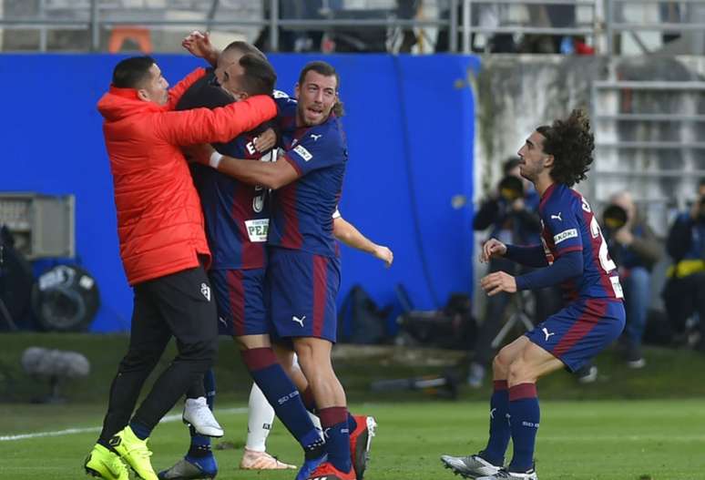 Eibar fez o que quis com o Real Madrid (Foto: AFP/ANDER GILLENEA)