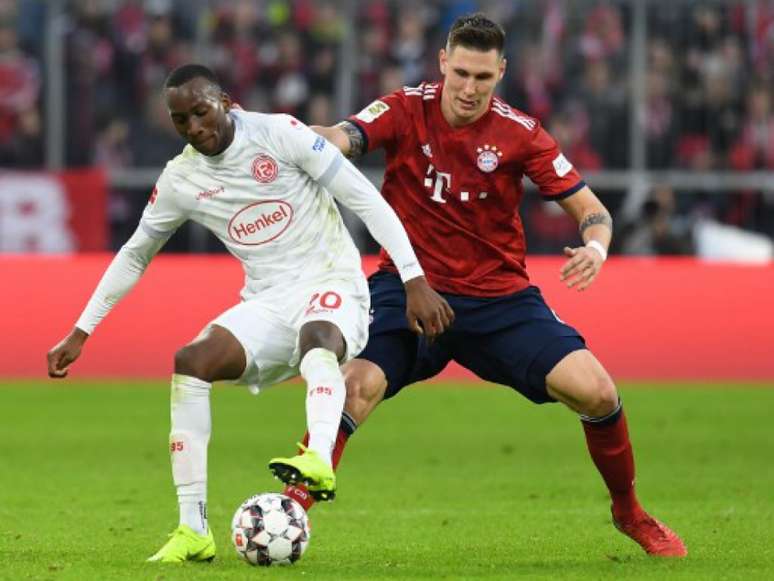 Lukebakio fez três gols sobre o Bayern de Munique (Foto: Christof Stache / AFP)