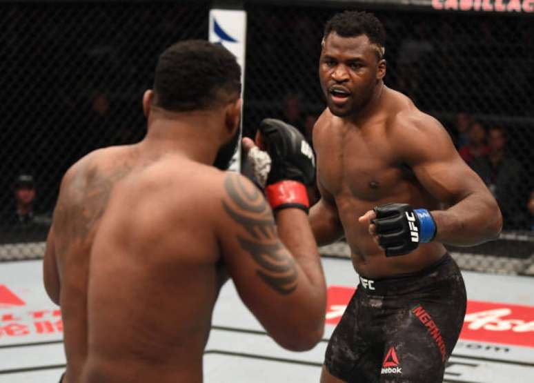 Francis Ngannou atropelou Blaydes e reencontrou o caminho das vitórias no Ultimate (Foto: Getty Images/UFC)