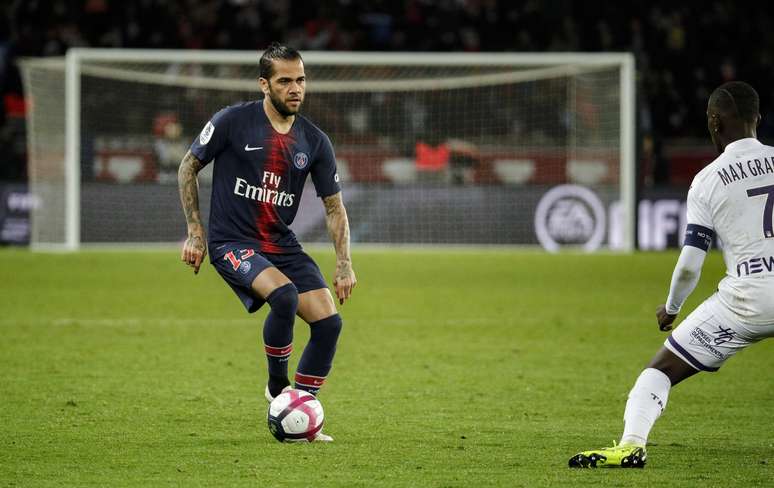 Daniel Alves em Paris Saint-Germain x Toulouse