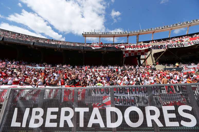 Estádio Monumental já está lotado para a partida que estava marcada para as 18h (de Brasília)