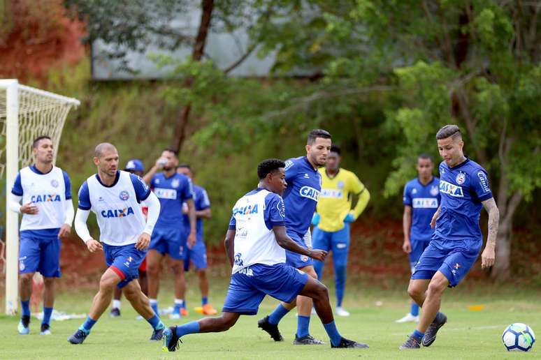 Bahia pode ter time misto diante do América-MG.