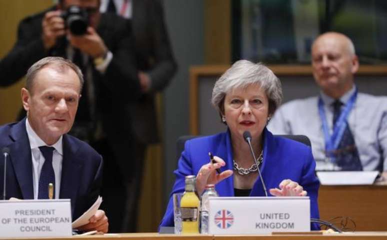 O presidente do Conselho Europeu, Donald Tusk, e a primeira-ministra do Reino Unido, Theresa May