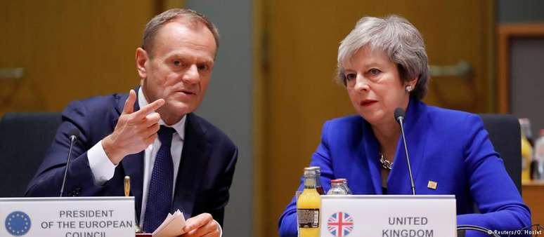 Donald Tusk, presidente do Conselho Europeu, e a premiê-britânica, Theresa May, em Bruxelas