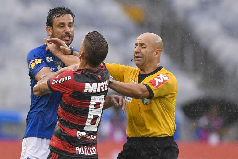 Fred e Cuellar discutem