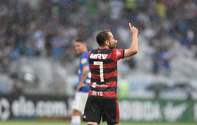 &Eacute;verton Ribeiro comemora gol