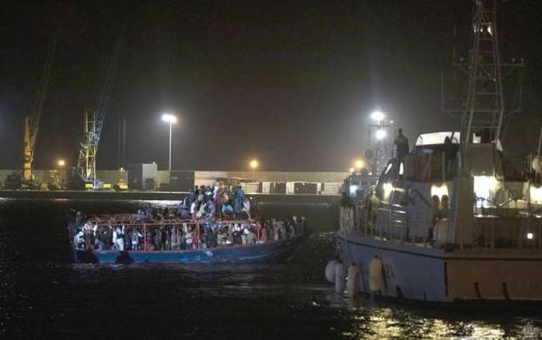 Desembarque de migrantes em Pozzallo, na Sicília