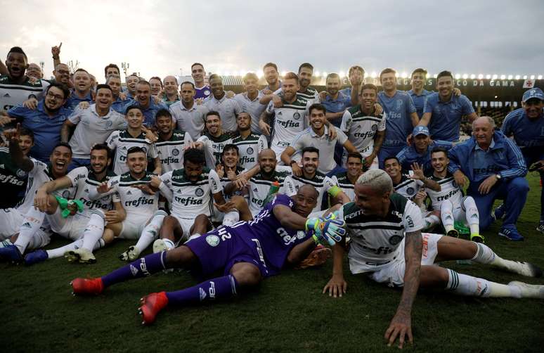 Jogadores do Palmeiras comemoram título brasileiro