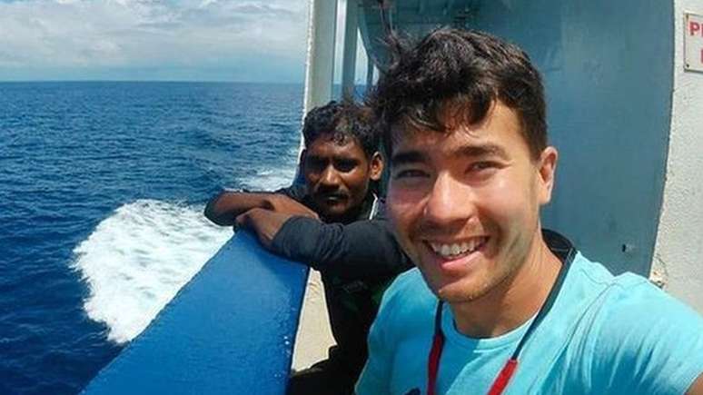 No dia 21 de outubro, o americano John Chau postou em sua conta no Instagram que estava chegando para visitar a regi&atilde;o onde est&aacute; a ilha