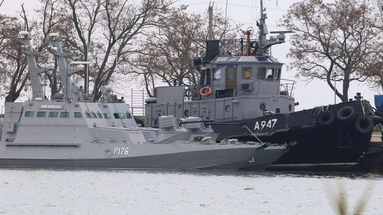 Os navios estão agora detidos na região da Criméia