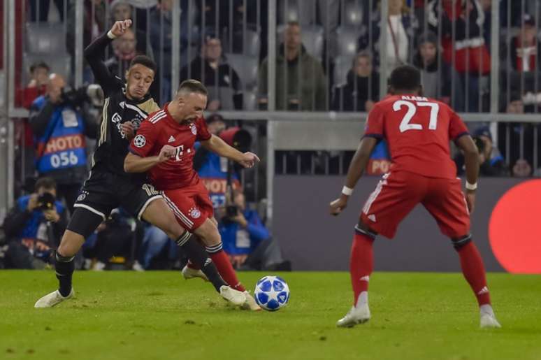 Bayern e Ajax estão bem próximo da classificação antecipada (Foto: Guenter Schiffmann / AFP)