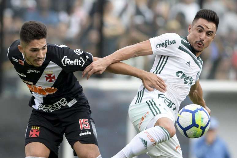 Willian se machucou no lance do gol da vitória sobre o Vasco, nesse domingo (Celso Pupo/Fotoarena/Lancepress!)