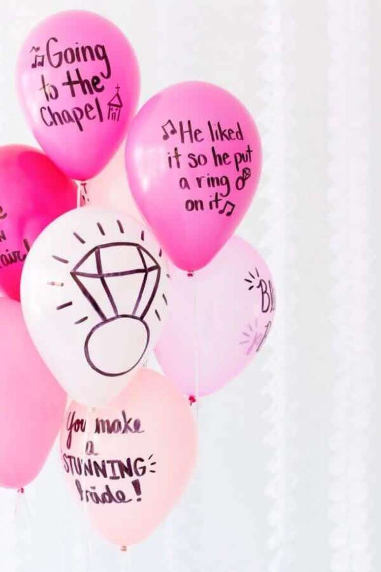36. Não se esqueça de utilizar balões na decoração de chá de cozinha – Foto: Balloon Time