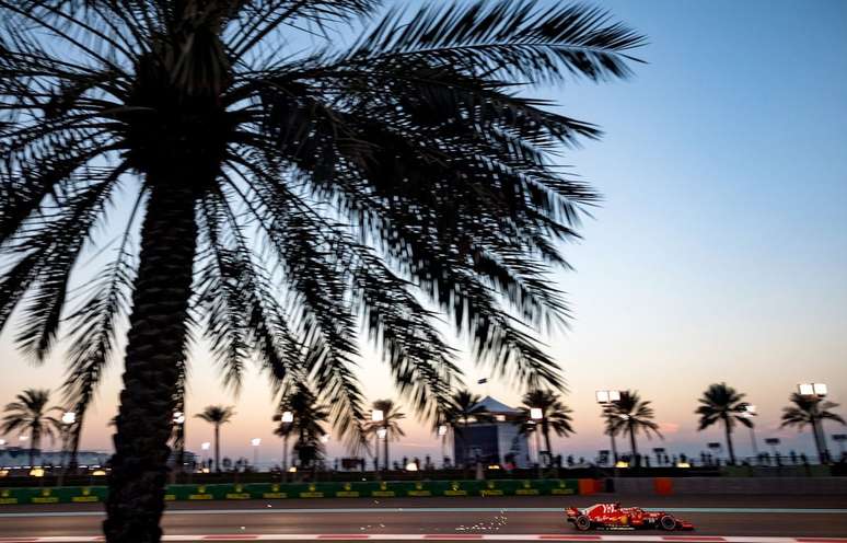 Testes da Pirelli: Vettel faz o melhor tempo do primeiro dia em Abu Dhabi
