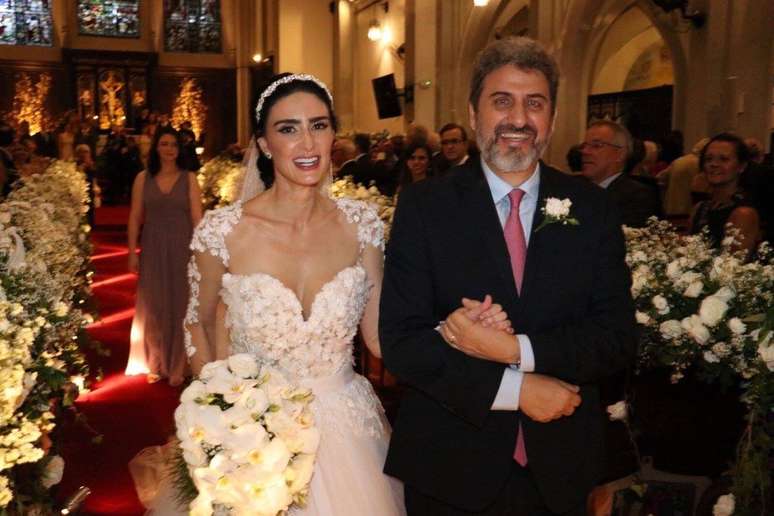 Cristiane e Sergio casaram na igreja em abril de 2018. Dias antes, ela conta que foi agredida por ele pela primeira vez