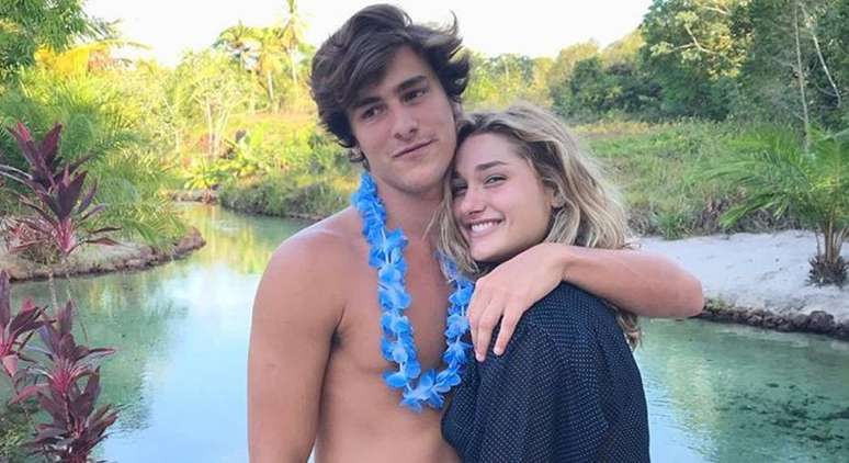 Bruno Montaleone ao lado da namorada Sasha Meneghel