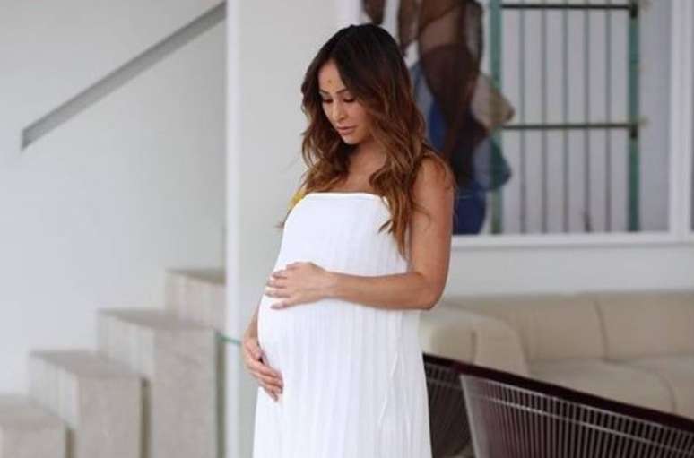 A apresentadora Sabrina Sato, grávida de 40 semanas, espera a pequena Zoe.