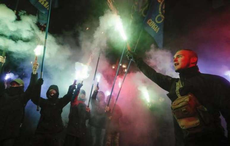 Nacionalistas ucranianos protestam contra a Rússia em Kiev