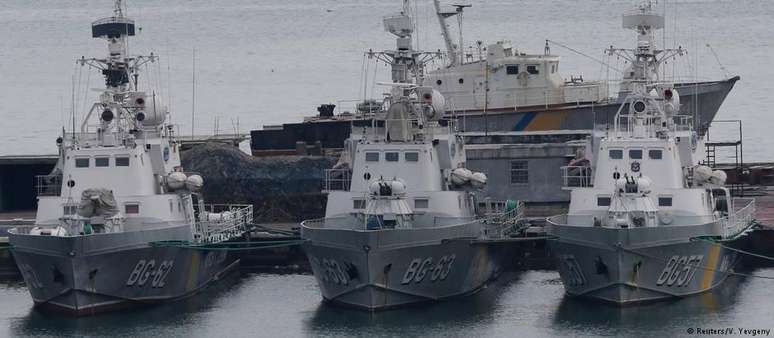 Os três navios ucranianos apreendidos aportados no porto de Odessa, no Mar Negro