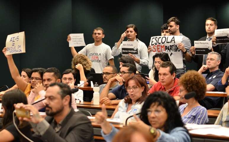 A Comissão Especial da Câmara que analisa o projeto de lei sobre a Escola sem Partido se reúne para discussão da matéria (13/11/2018)