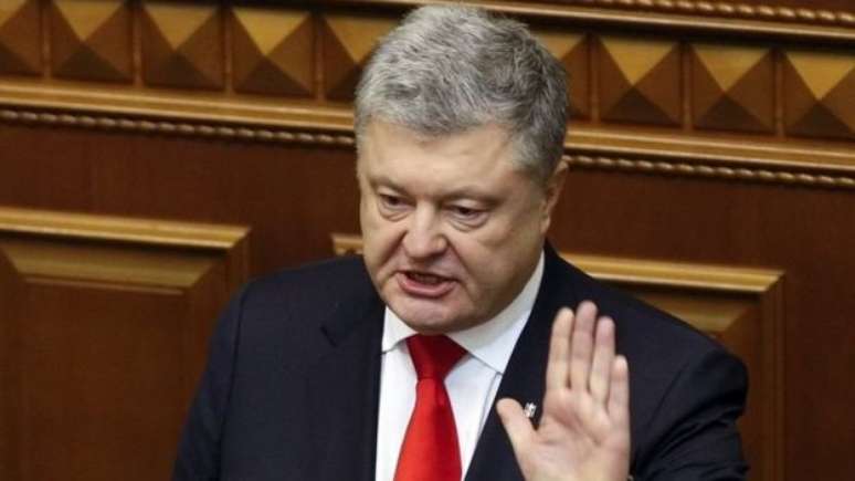 Ao defender a lei marcial, Poroshenko disse que as autoridades precisam ter firmeza no comando do país em caso de invasão russa