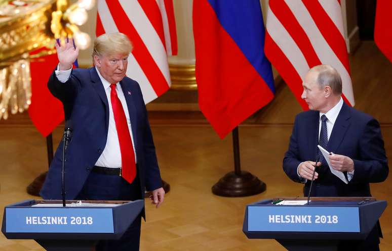 Presidentes dos EUA, Donald Trump, e da Rússia, Vladimir Putin, durante entrevista coletiva em Helsinqui
16/07/2018
REUTERS/Leonhard Foeger