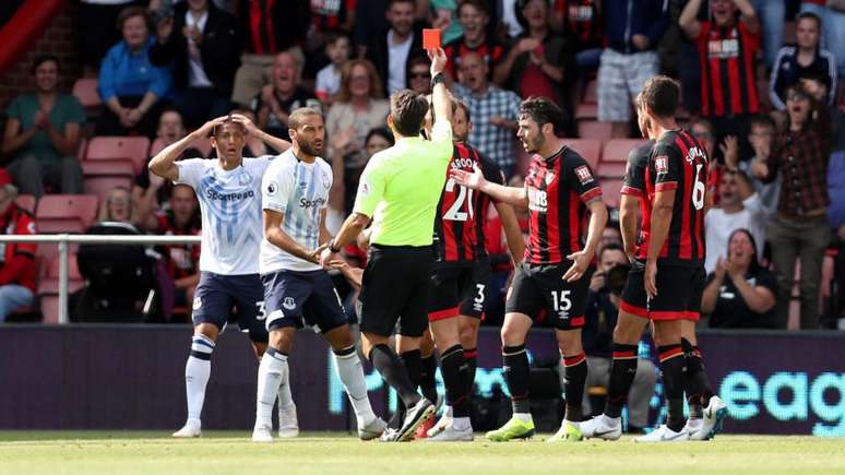 O estudo ainda demonstra um aumento do preconceito com deficientes físicos nos estádios (Foto: Divulgação/Premier League)