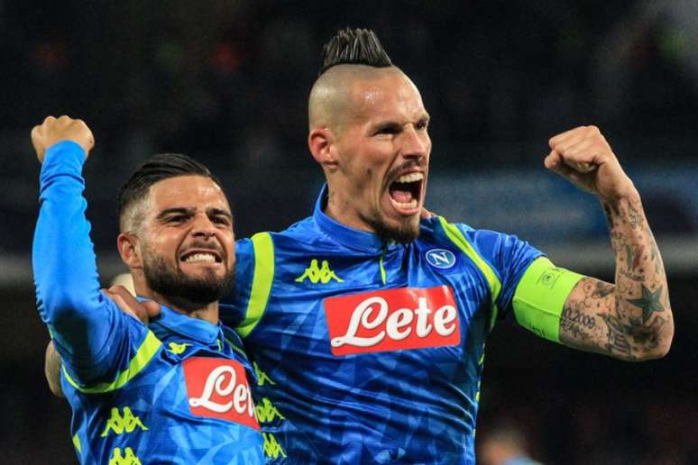 Mertens e Hamsik foram os autores do gols do Napoli na partida (Foto: AFP)