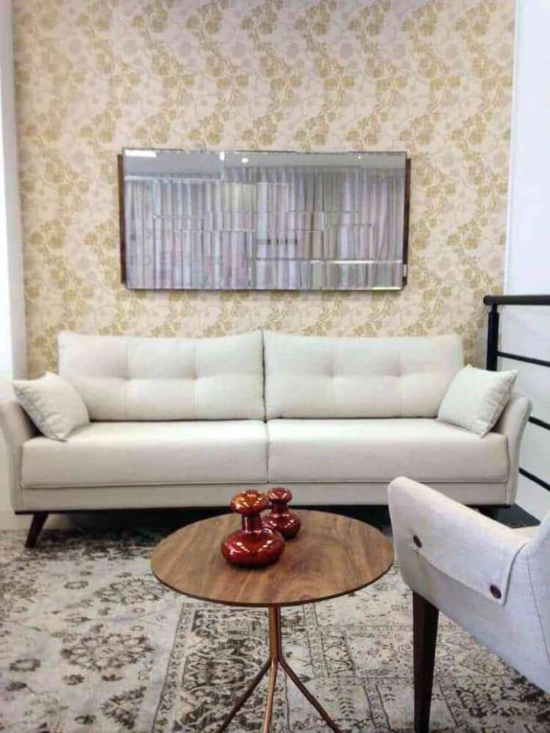 10. Decoração clássica com sofá para sala pequena – Foto: Pinterest