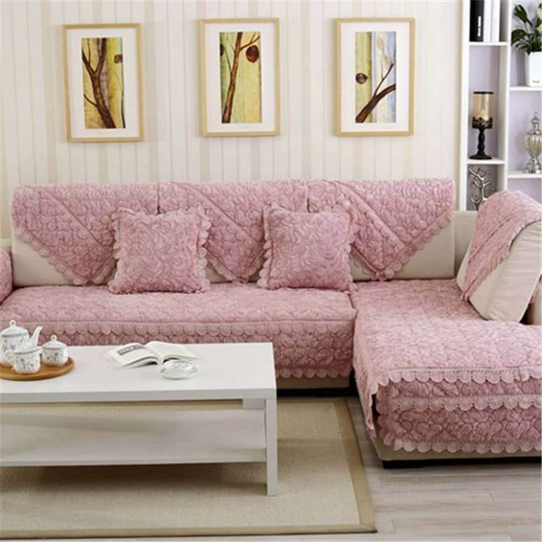27. Decora&ccedil;&atilde;o em tons de rosa com sof&aacute; em L para sala pequena &ndash; Foto: Aliexpress