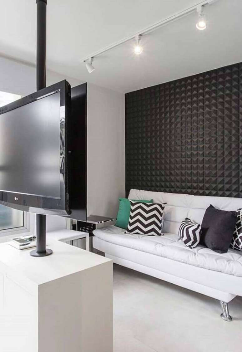 41. A decoração com sofá para sala pequena ganhou um toque bem moderno devido o revestimento 3D para parede – Foto: Pinterest
