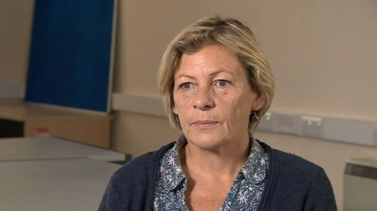 Becky Rogerson diz que h&aacute; uma quest&atilde;o de confian&ccedil;a que precisa ser superada