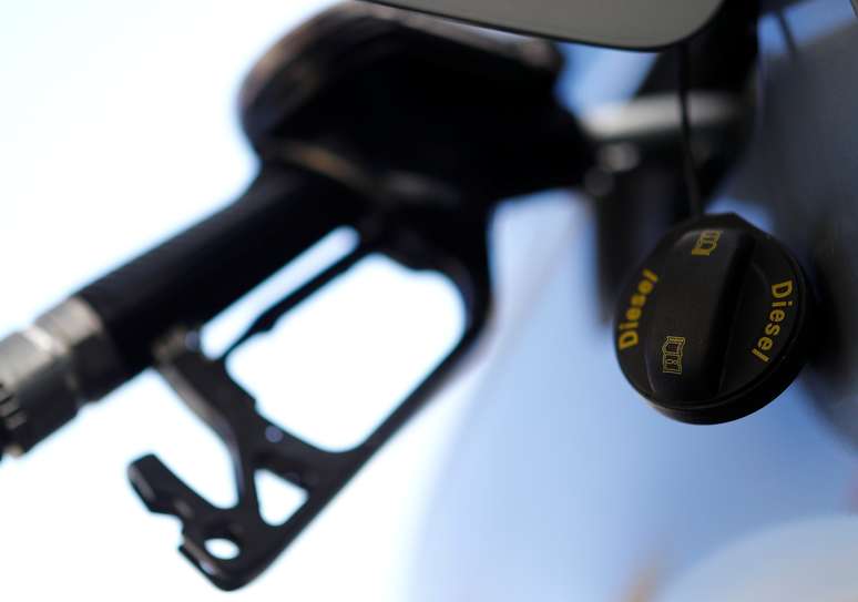 Boba de diesel em posto de gasolina 
16/10/2018
REUTERS/Kai Pfaffenbach