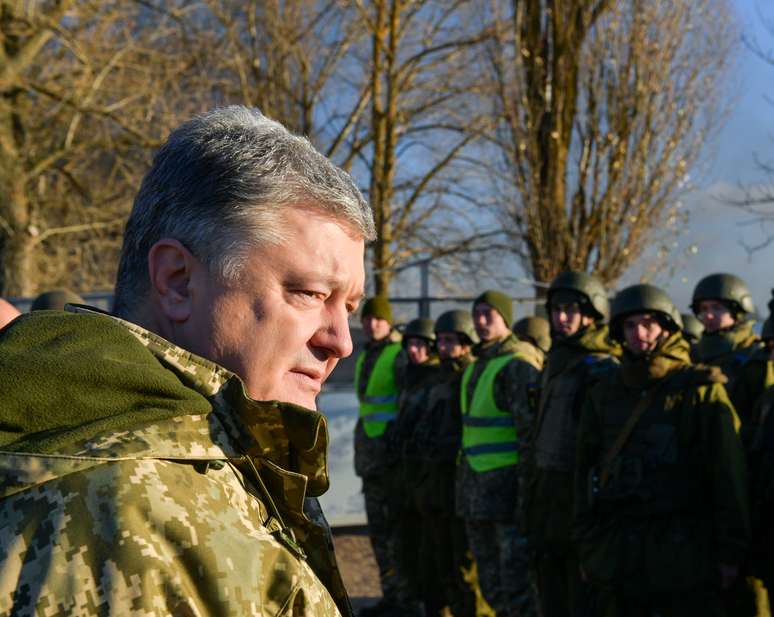 Poroshenko visita treinamento militar da região de Chernihiv 
 28/11/2018   Mykola Lazarenko/Divulgação
