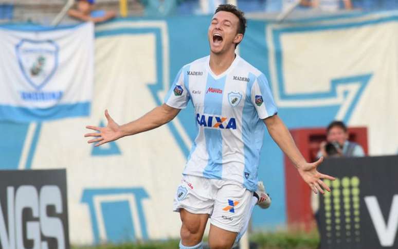 Dagoberto está na mira do Avaí (Foto: Gustavo Oliveira / LEC)