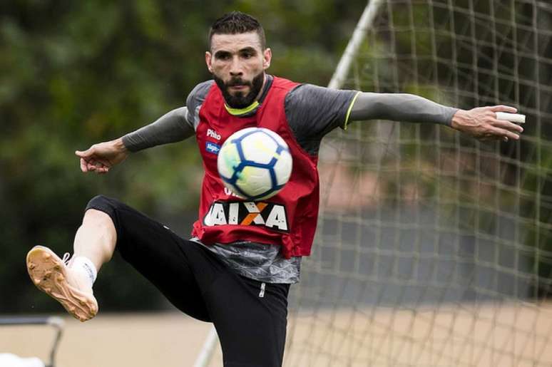 Peres afirmou que não quer vender o goleiro (Foto: Ivan Storti)