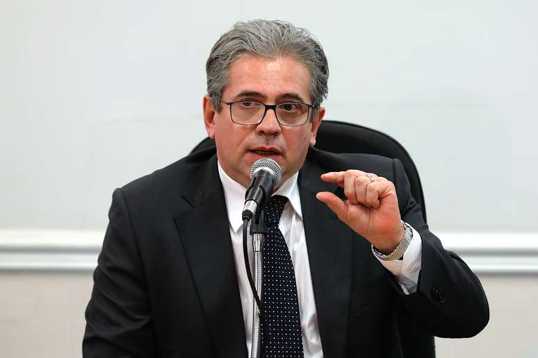 O promotor José Carlos Blat concede entrevista coletiva na sede do Ministério Público, em São Paulo