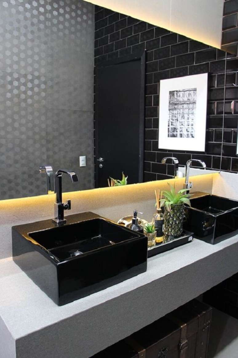 13- A torneira para pia de banheiro permite a combinação de cores com os móveis. Fonte: Pinterest