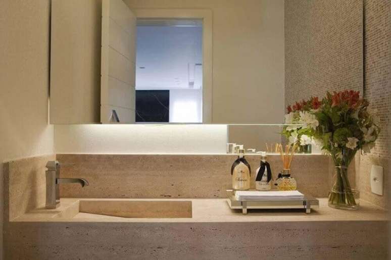 17- A torneira para pia de banheiro apresenta linhas modernas. Fonte: Pinterest