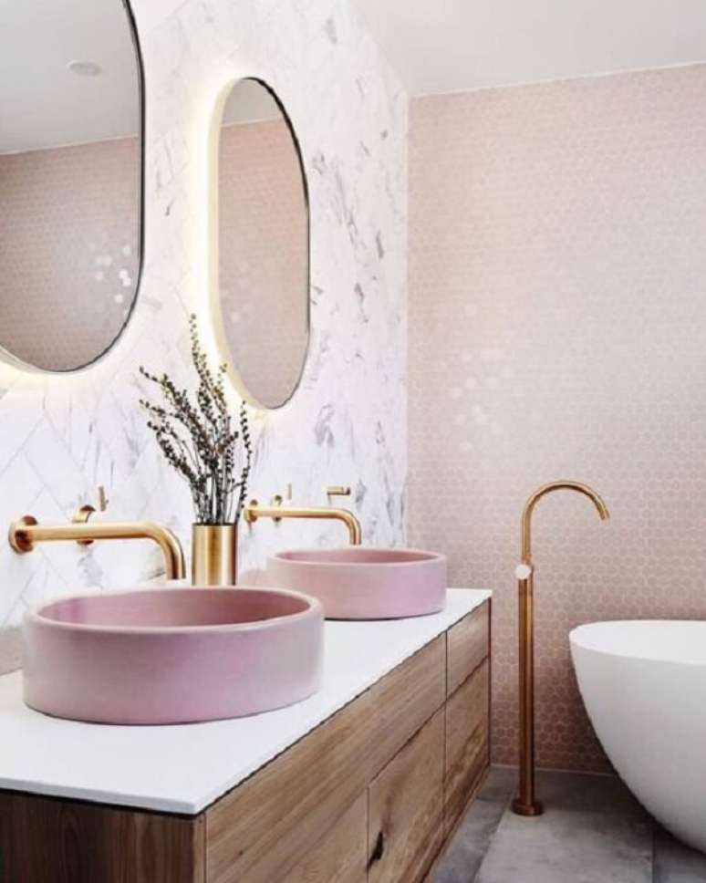 18- A torneira para banheiro fixada na parede é muito resistente e de fácil higienização. Fonte: Decor em Pauta