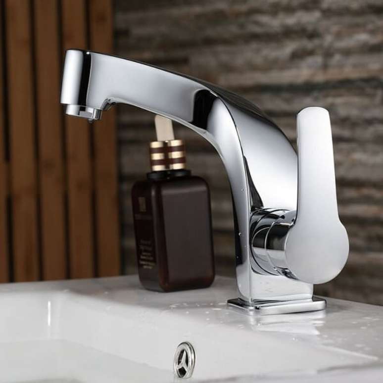 20- A torneira para pia de banheiro valoriza o projeto e personaliza o ambiente. Fonte: Lista Torneira