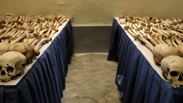 O memorial do genocídio em Ruanda exibe até ossadas de quem foi assassinado