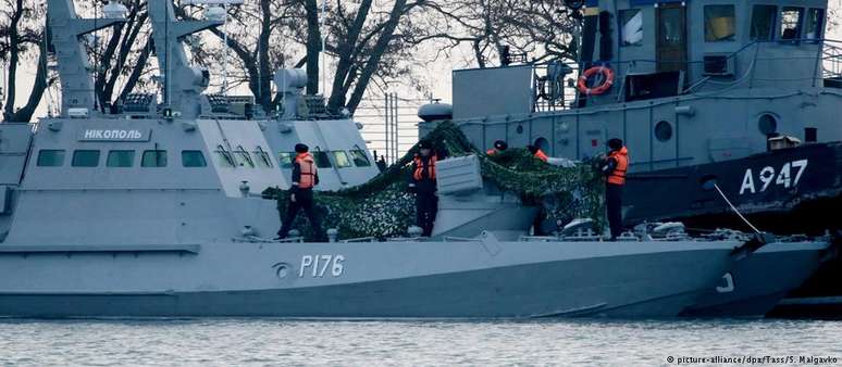 Os comandantes das embarcações ucranianas serão interrogados em Moscou, enquanto o restante ficará detido na Crimeia