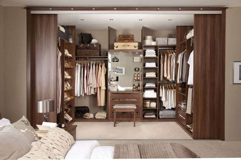 21. Setorize o seu quarto com closet para mantê-lo mais organizado – Foto: Freshome