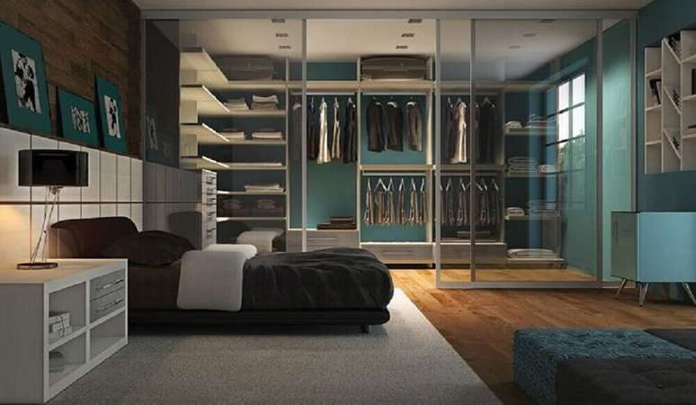 44. Modelo de quarto com closet e divisórias de vidro – Foto: DZnho