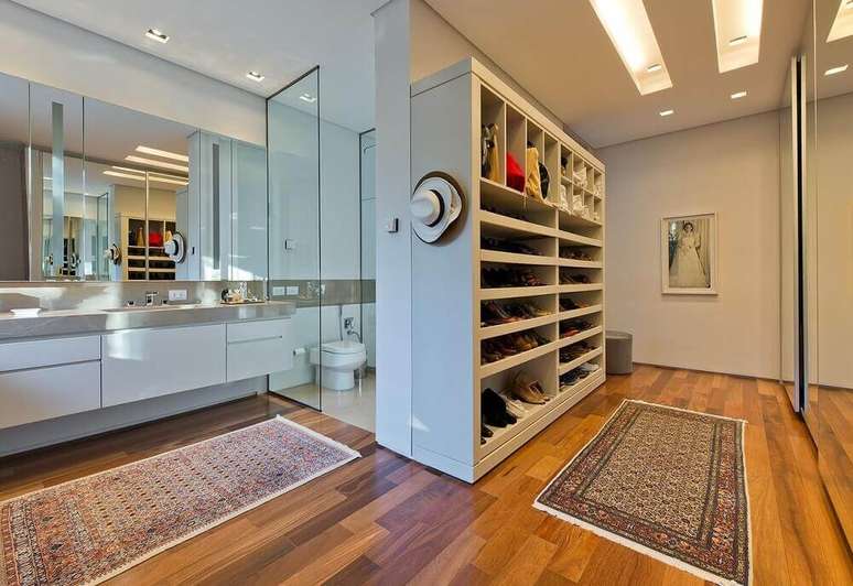 47. O quarto com closet e banheiro precisa ser bem ventilado – Foto: Leonardo Muller